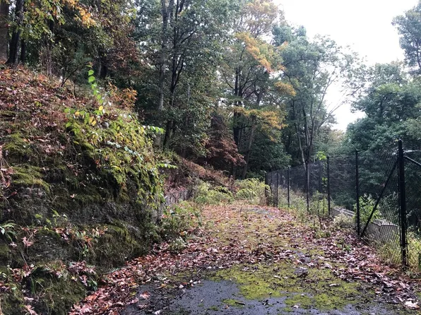 4 Laurel Hill Dr, Pleasantville, NY 10570