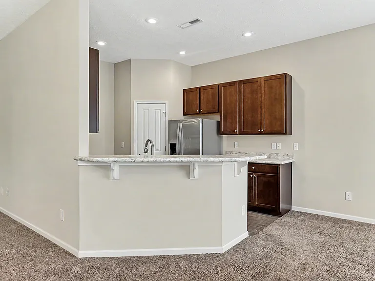 800 Redwood Ln — Photo 12