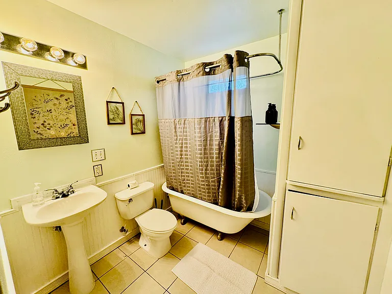 2428 Canyon Lake Dr — Photo 9