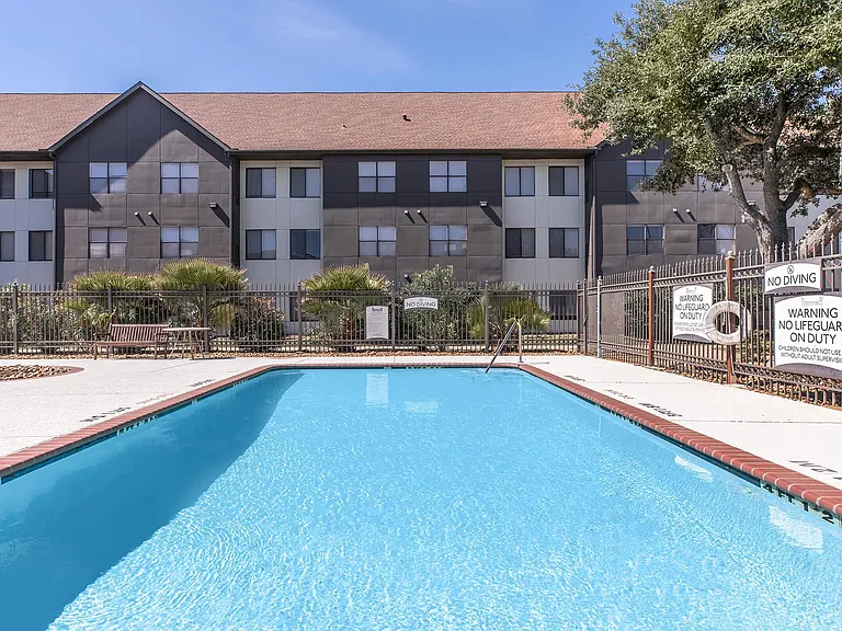 Perla 249 Apartments — Photo 9