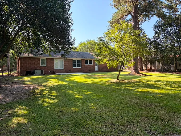 2428 Michael Dr — Photo 2
