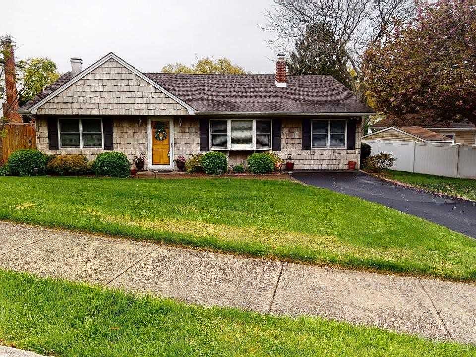 1st image of 28 Spruceton St