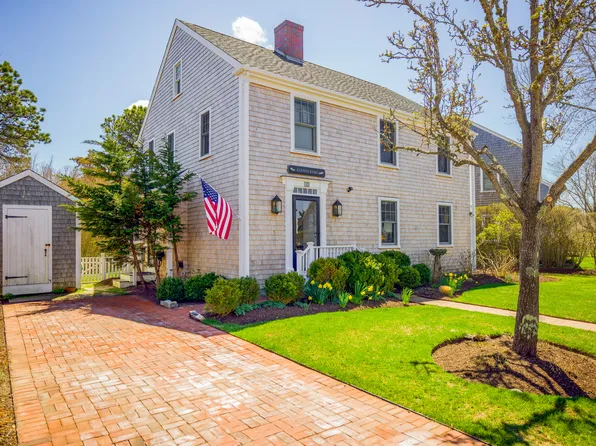 15 Goldfinch Dr, Nantucket, MA 02554