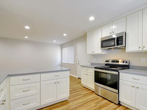5th image of 557 Troy Dr APT 3