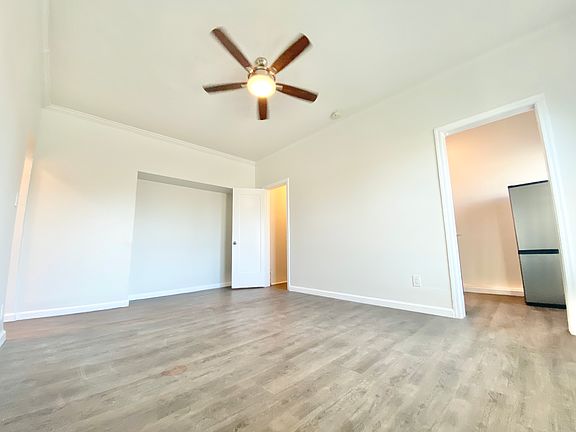 4th image of 202 Kenmore Ave #210