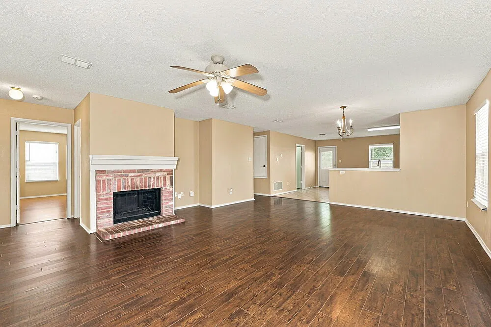 3 bed, 2.0 bath, 1648 sqft, $2,145 — Photo 3