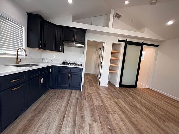 4th image of 10835 1/2 Ringwood Ave
