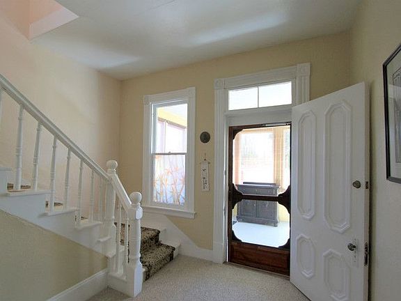 3rd image of 1044 Catherine St