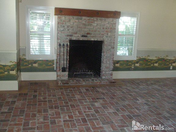 2nd image of 1088 E Monticello Cir
