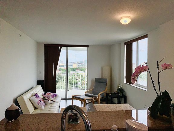 4th image of 219 NW 12th Ave APT 812