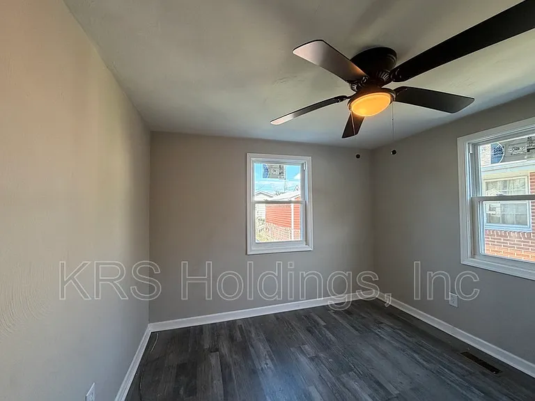 709 33rd St #1 — Photo 3