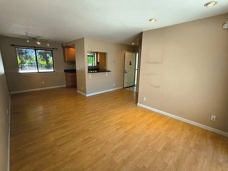 2827 Monument Blvd #24 — Photo 13