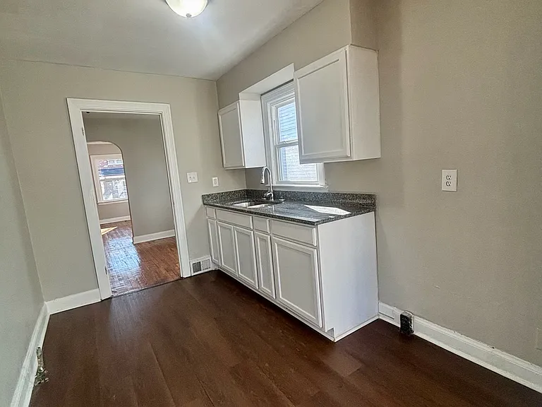 328 Cecil Ave — Photo 7