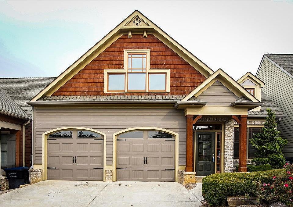 1st image of 220 Highland Village Ln