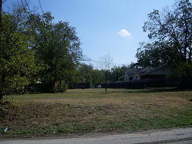 2nd image of 416 Clairemont Ave
