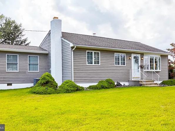 9 Charles Bossert Dr, Bordentown, NJ 08505