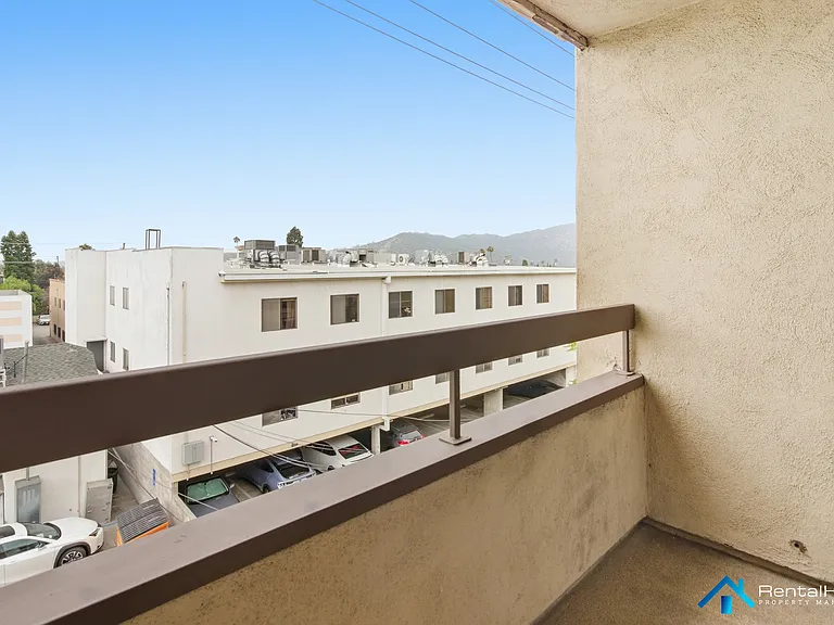 424 Oak St #330 — Photo 8