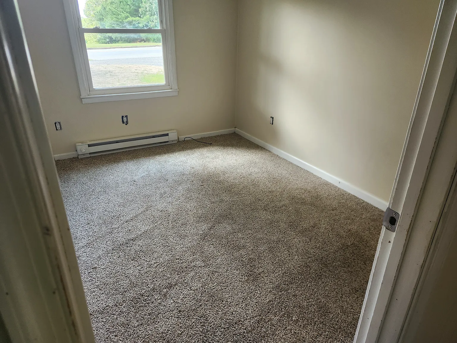 3 bed, 960 sqft, $1,950 — Photo 4