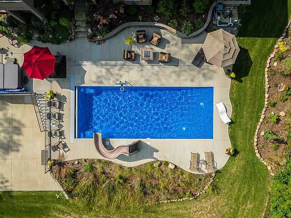 4th image of 3824 Stoney Pointe Ln NE