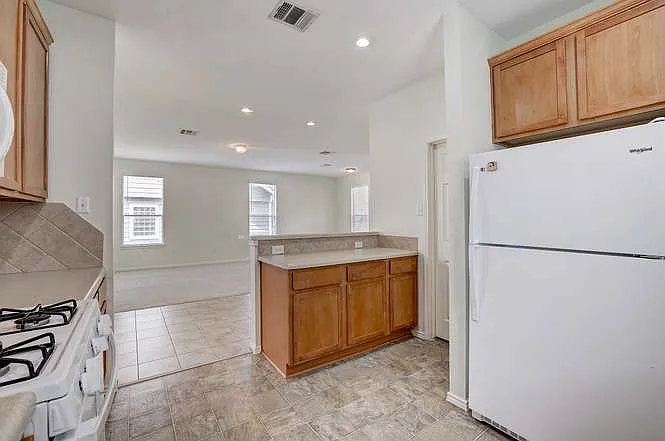 1115 Rawhide Trl — Photo 34