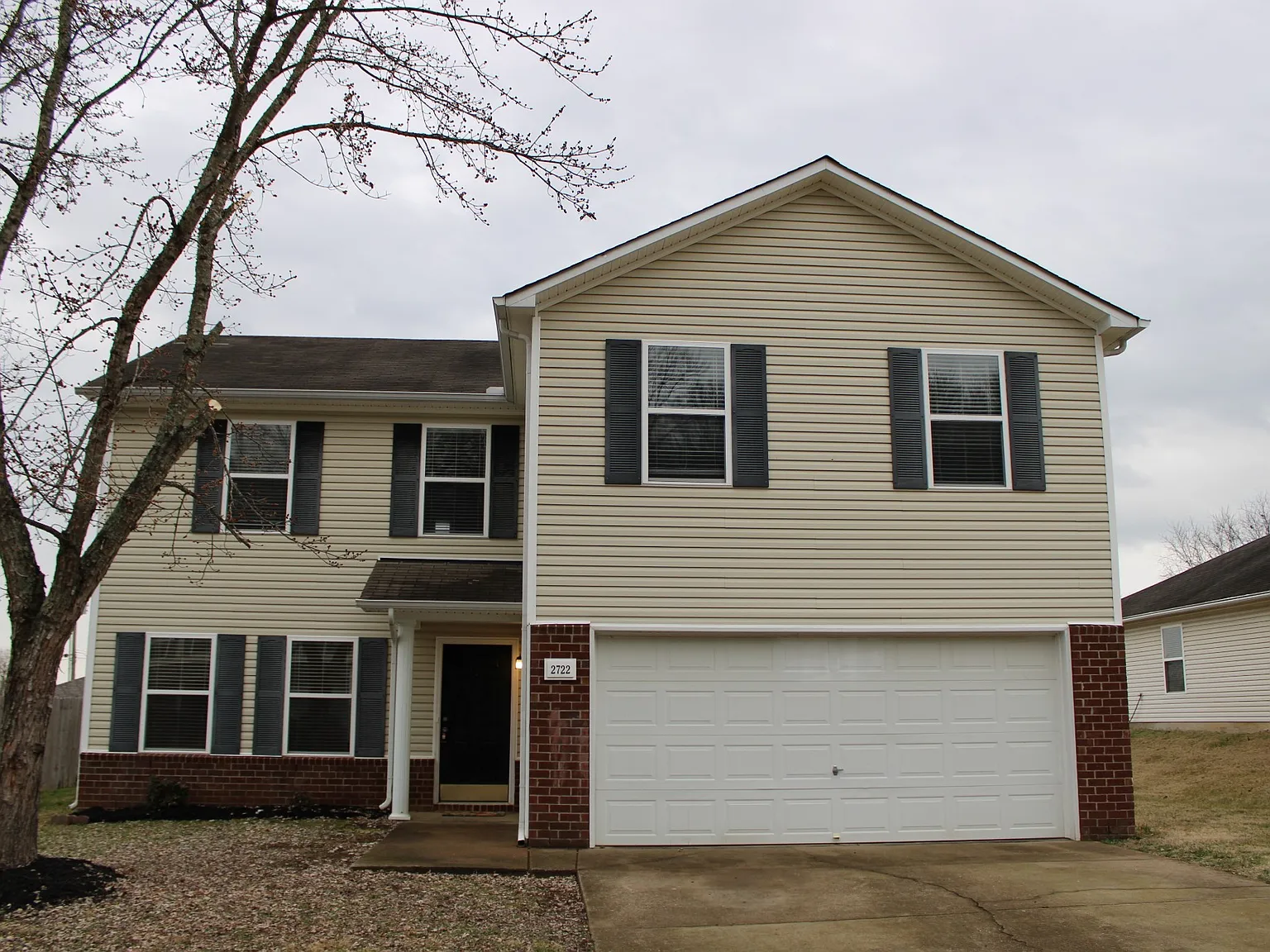 4 bed, 2.5 bath, 2070 sqft, $2,600 — Photo 2