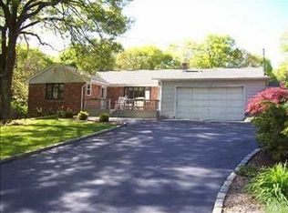 31 Averly Pl, Smithtown, NY 11787