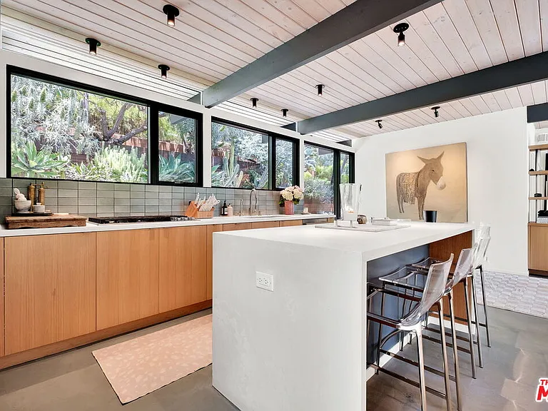 8967 Wonderland Park Ave — Photo 13