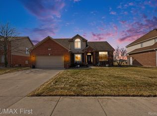 32768 Greenwood Dr, Chesterfield, MI