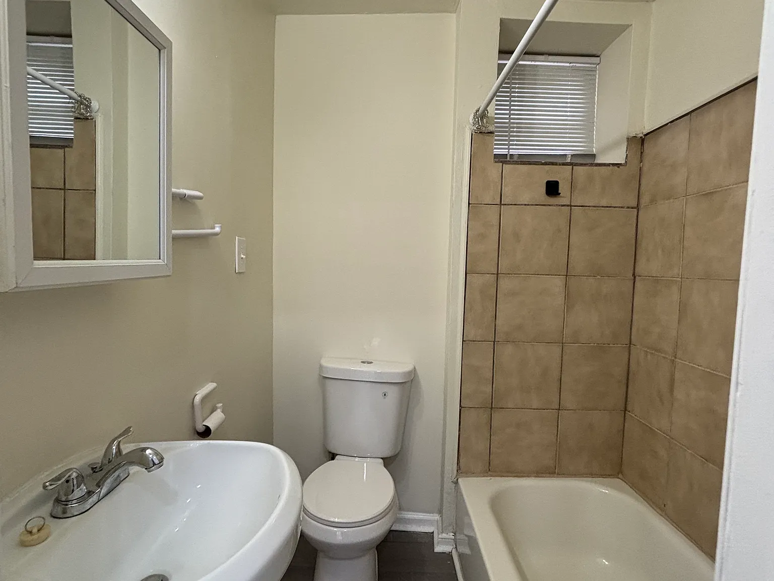 2 bed, 1100 sqft, $1,200 — Photo 4