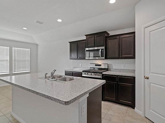 5th image of 1141 Loomis Trl