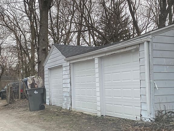 3rd image of 1456 N Gladstone Ave