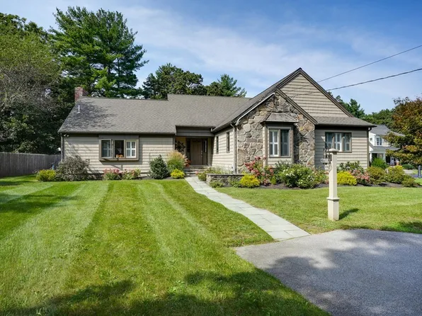 94 Green St, Medfield, MA 02052