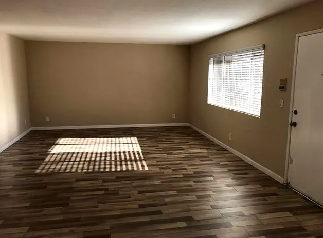 555 E Olive Ave — Photo 19