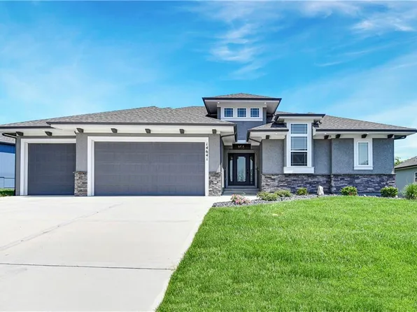 14641 Thousand Oaks Pl, Parkville, MO 64152