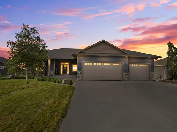 120 Linden Dr, Madison, SD 57042