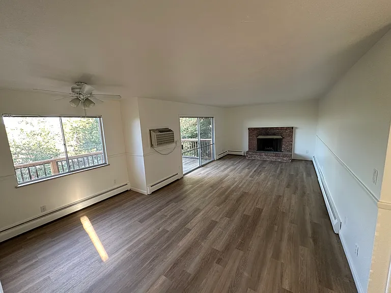 3366 Loyola Ct — Photo 12