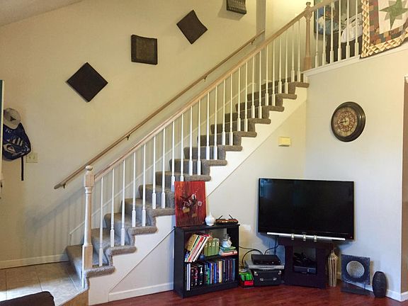 5th image of 247 N Hill Ln