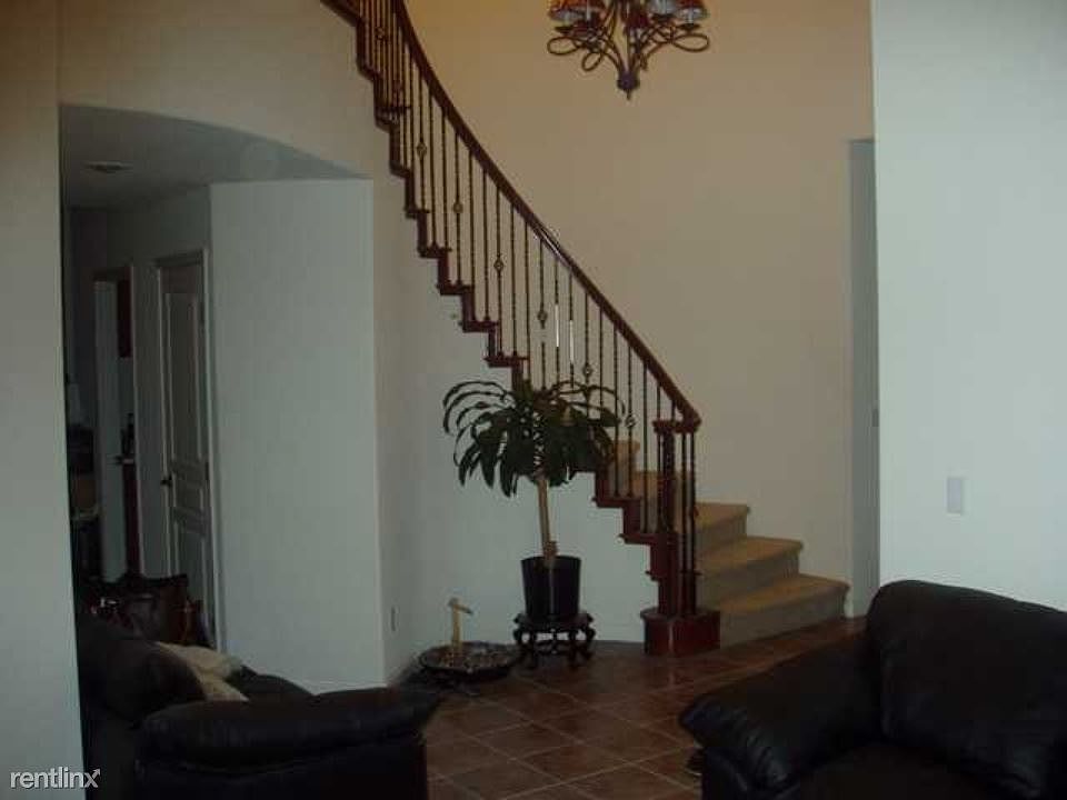 1055 Foxfire Drive 4