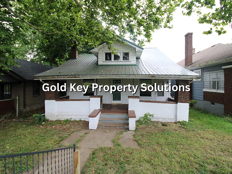 815 N Elm St — Photo 3