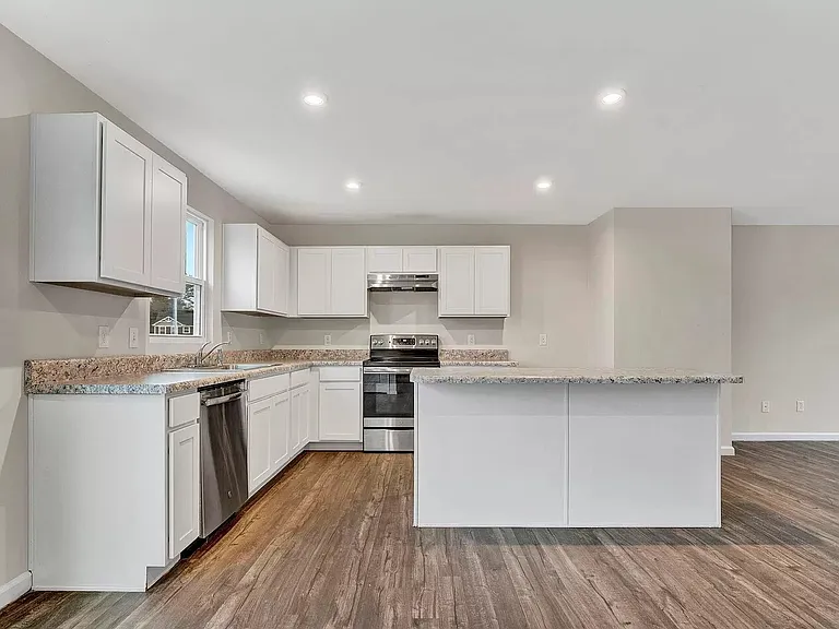 8 Torrington Dr — Photo 12