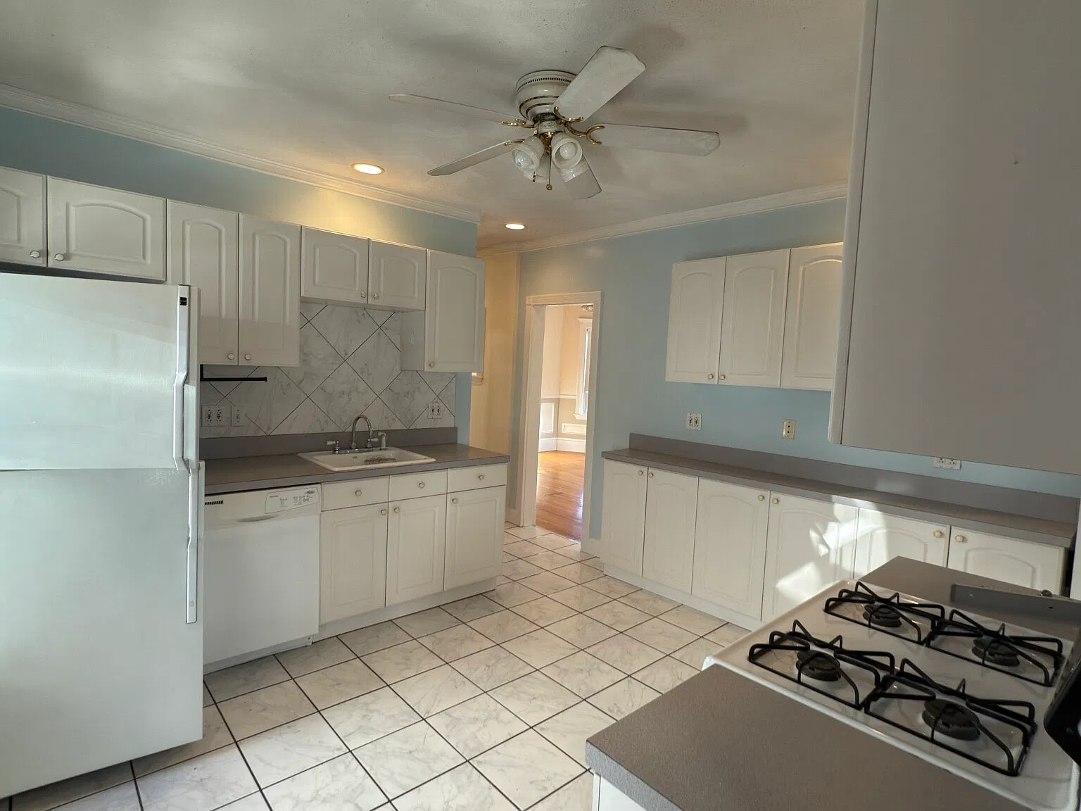 3 bed, 1.0 bath, $3,100 — Photo 2