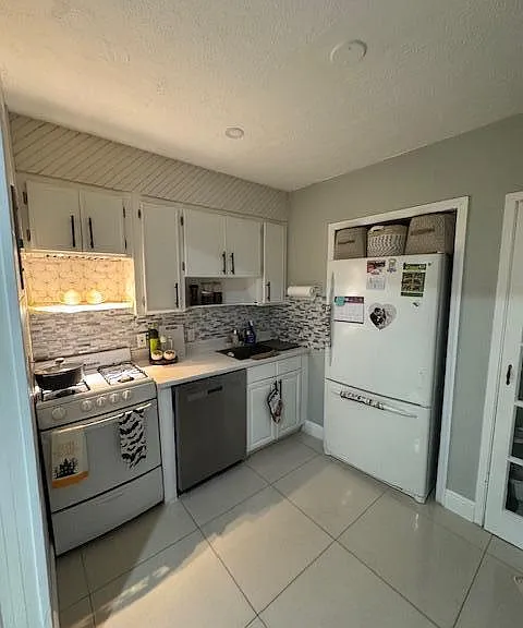 410 SW 7th St — Photo 9