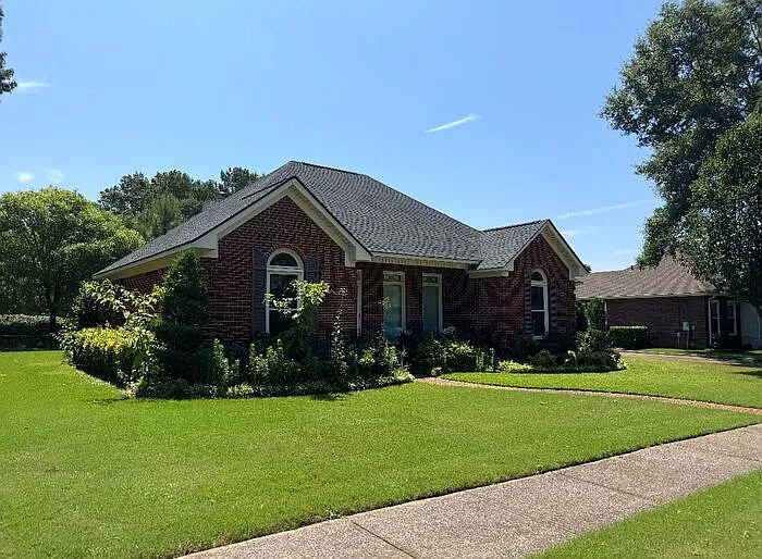 304 Bay Hill Way SW — Photo 2