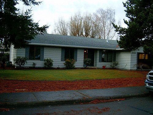 3rd image of 1231 NE 9th Ave