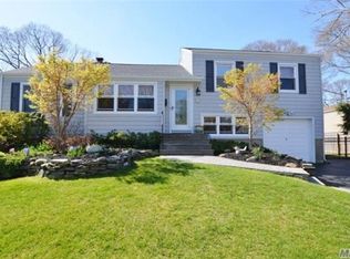 16 Bruce Ln S, Kings Park, NY 11754
