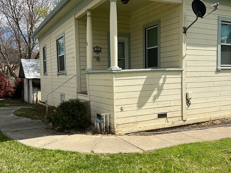 30 E Main St — Photo 1