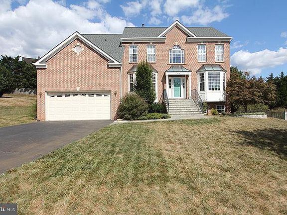 Front of home with newer roof (2018)