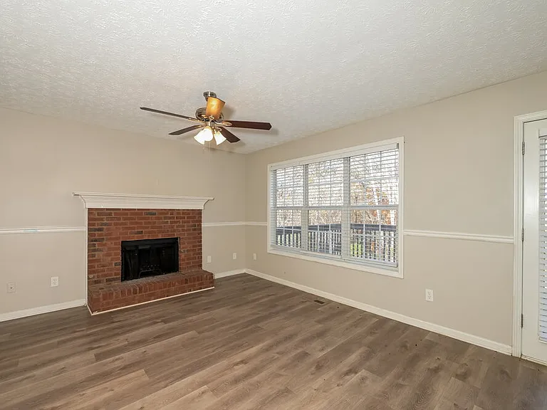 2152 Glen Hope Ln — Photo 6