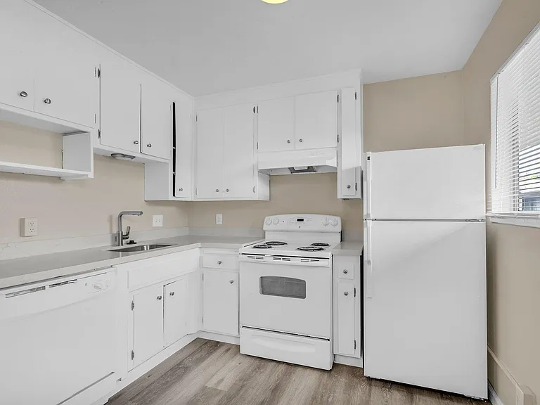 Ethan Apartments — Photo 17