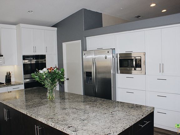 2nd image of 81098 King Palm Dr